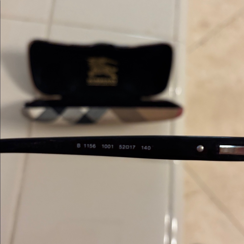 Burberry prescription Eyeglass frame. Includes hard case - Picture 10 of 11